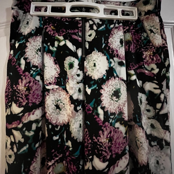 BCBG chiffon summer pants. - Picture 3 of 4